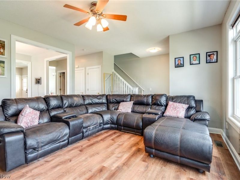 2750 Himelrigh Boulevard, Barberton, OH 44203 Photo 14