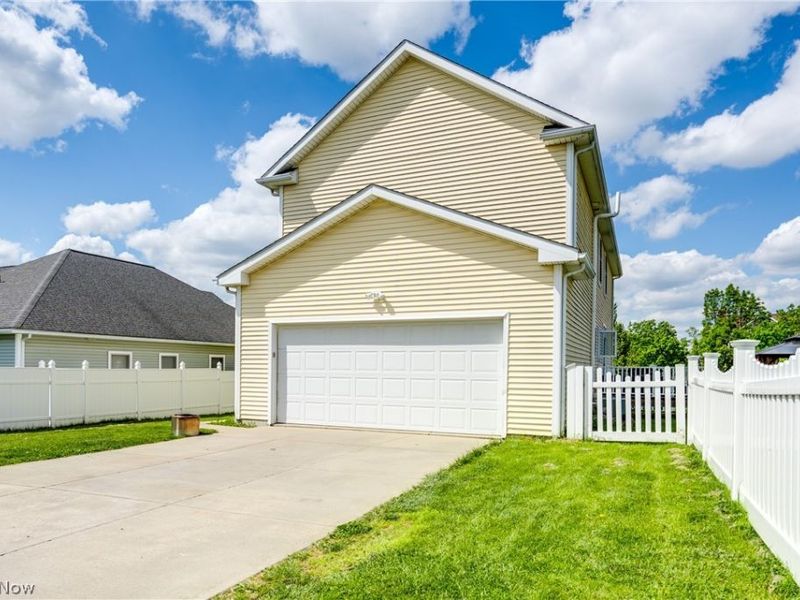 2750 Himelrigh Boulevard, Barberton, OH 44203 Photo 4