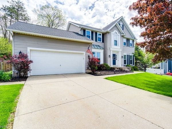 326 Saint Lawrence Circle , Northfield, OH 44067