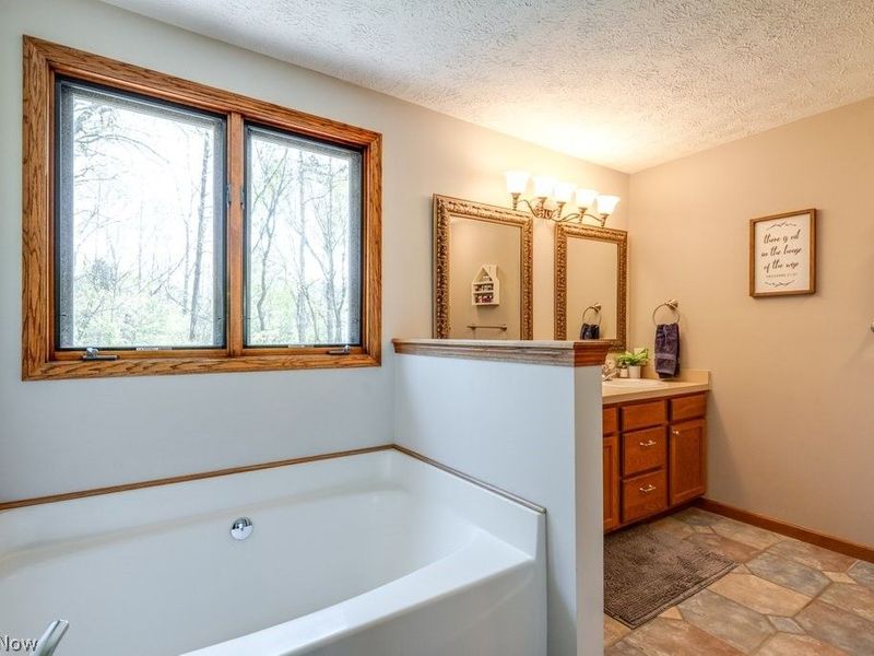 326 Saint Lawrence Circle, Northfield, OH 44067 Photo 32