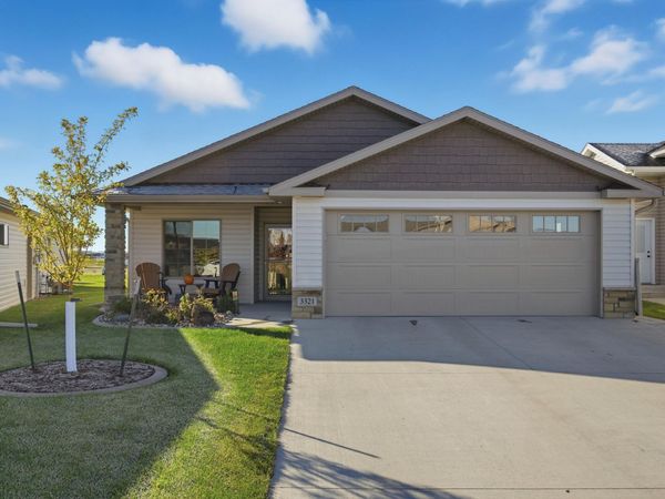 3321 Maple Leaf Loop S, Fargo, ND 58104