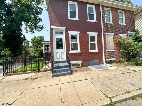 438 Lawrence St, Burlington, NJ 08016