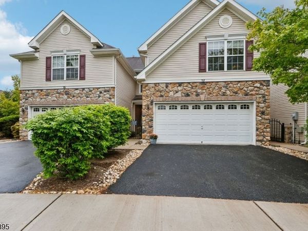 17 Miller Cir, Hopewell, NJ 08534