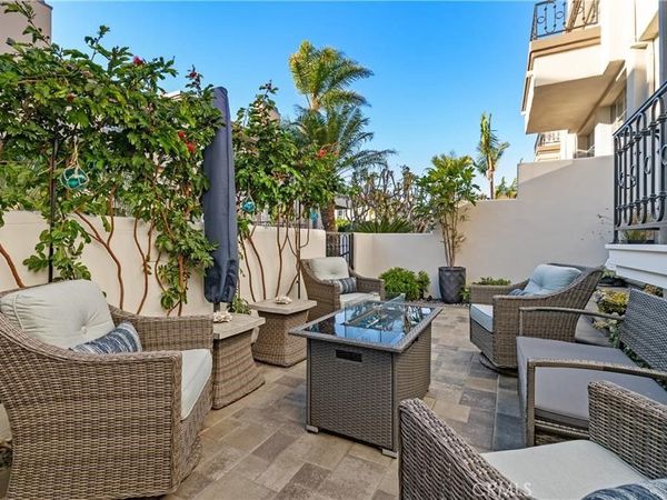 19295 Wingedfoot Circle, Huntington Beach, CA 92648