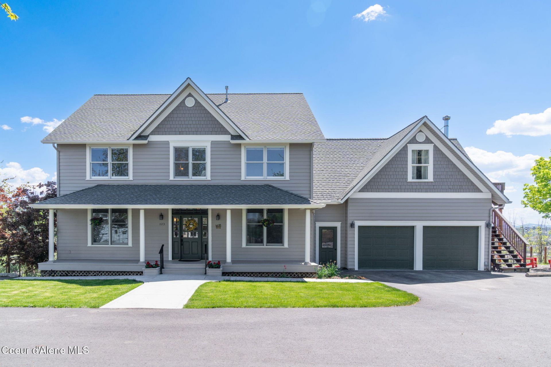 1673 Christopher Ln, Moscow, ID 83843 Main Photo