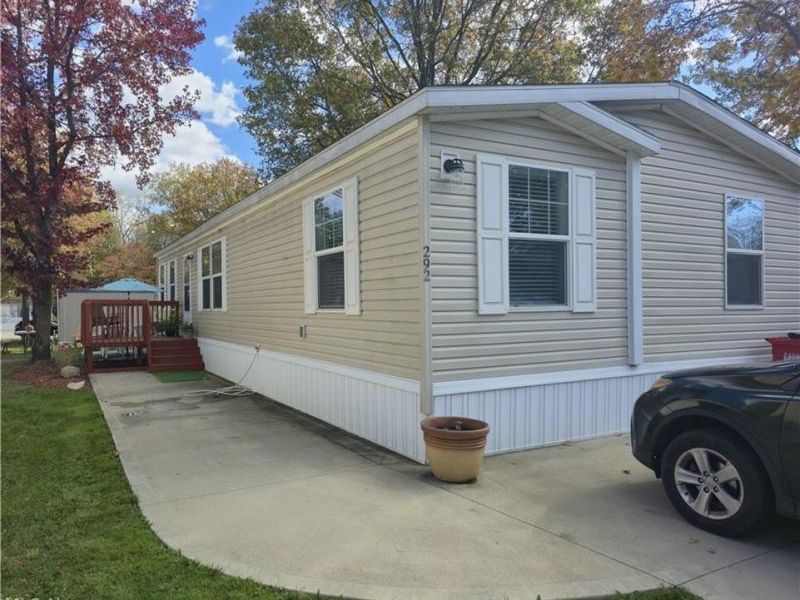 292 Westwoods Street, Amherst, OH 44001 Photo 1