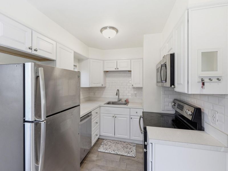 943 S Chesterfield Road , Columbus, OH 43209 Photo 8