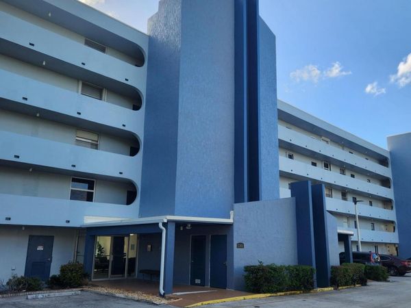 5301 NW 2nd Avenue, Unit Apt 307, Boca Raton, FL 33487