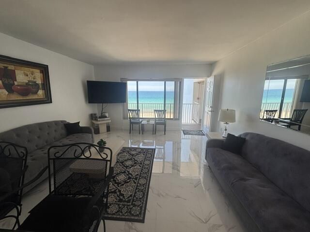 300 Oregon Street, Unit 502, Hollywood, FL 33019 Photo
