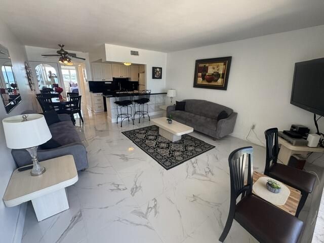 300 Oregon Street, Unit 502, Hollywood, FL 33019 Photo