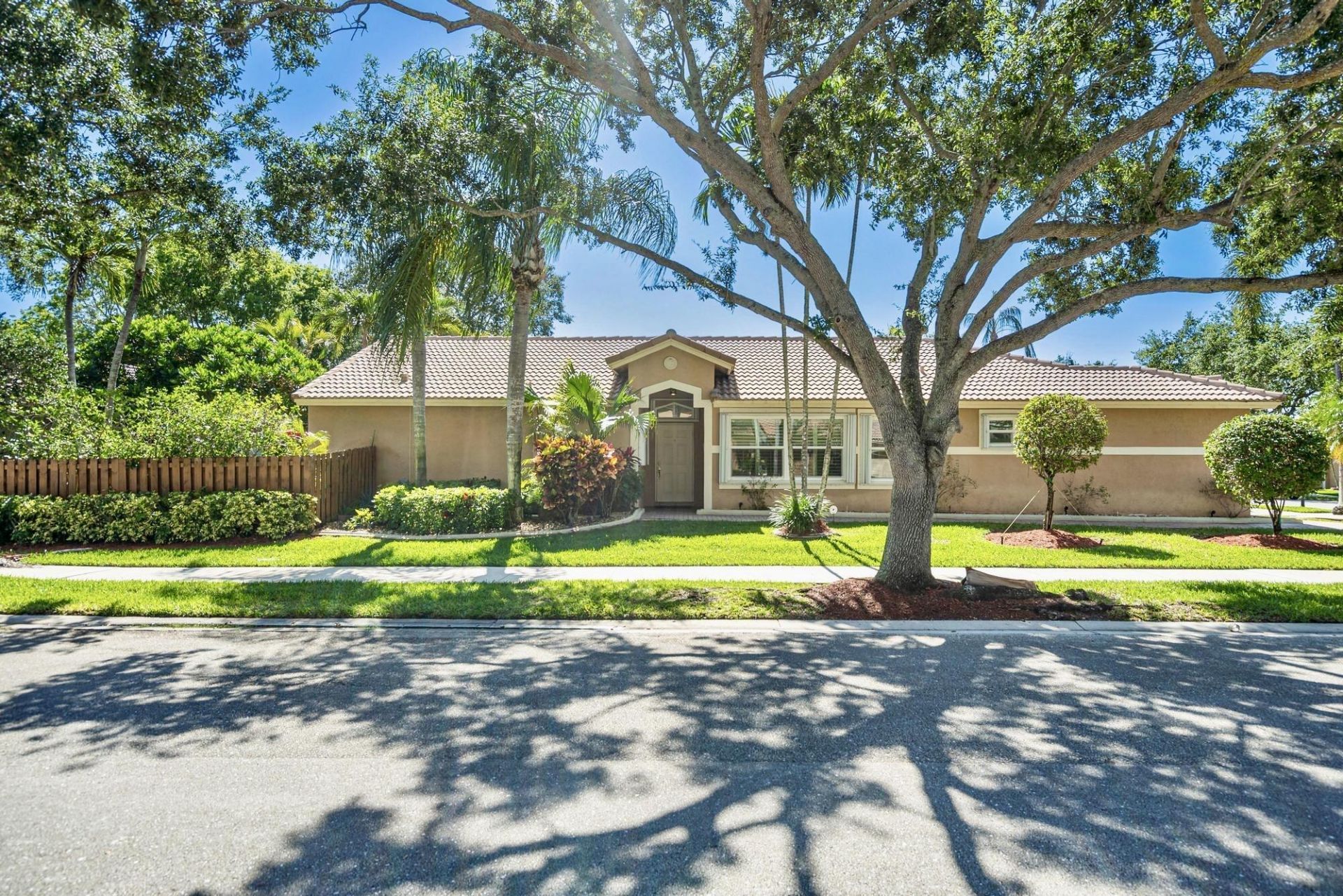 16525 Sapphire Street, Weston, FL 33331 Photo