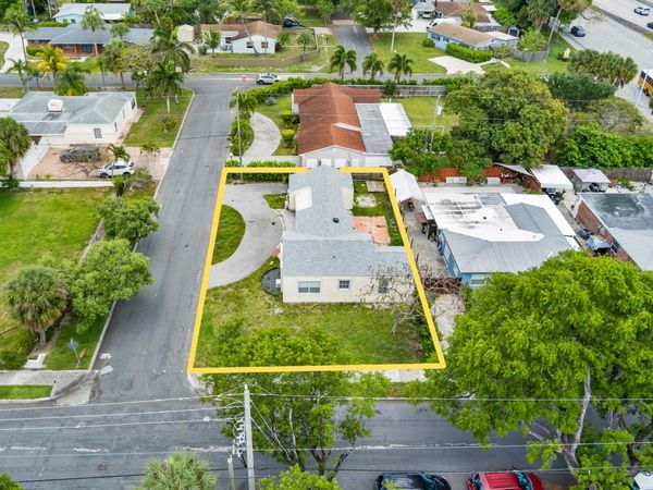 1048 Van Deventer, West Palm Beach, FL 33405