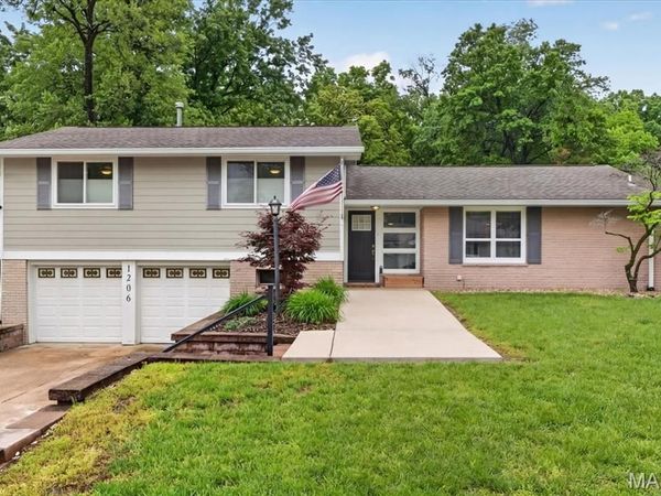 1206 Fairview Drive, Ellisville, MO 63011