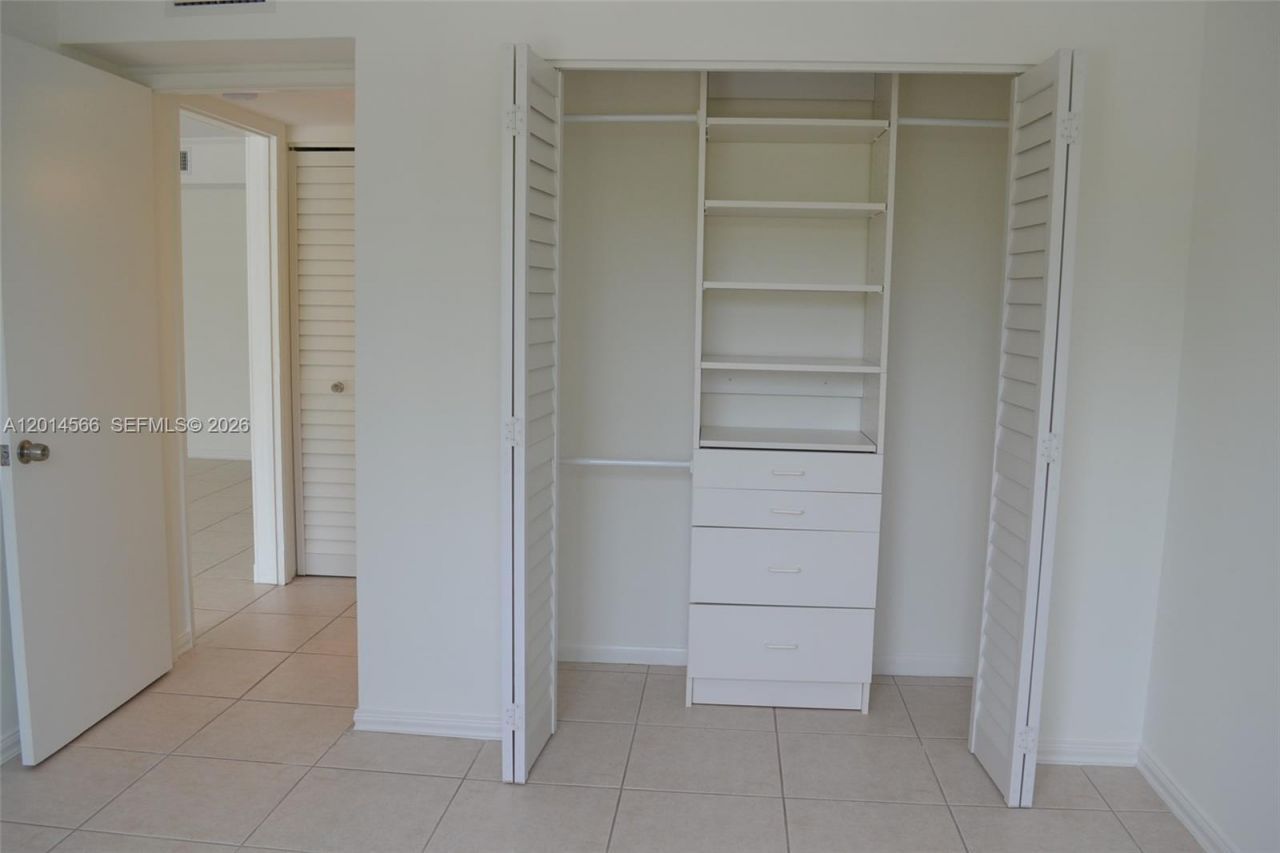 255 Galen Dr, Unit 2D, Key Biscayne, FL 33149 Photo