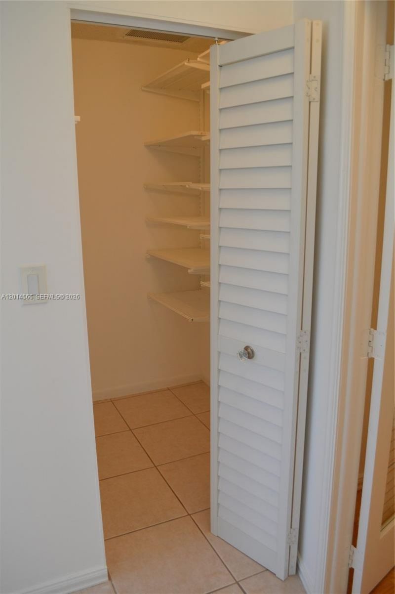 255 Galen Dr, Unit 2D, Key Biscayne, FL 33149 Photo