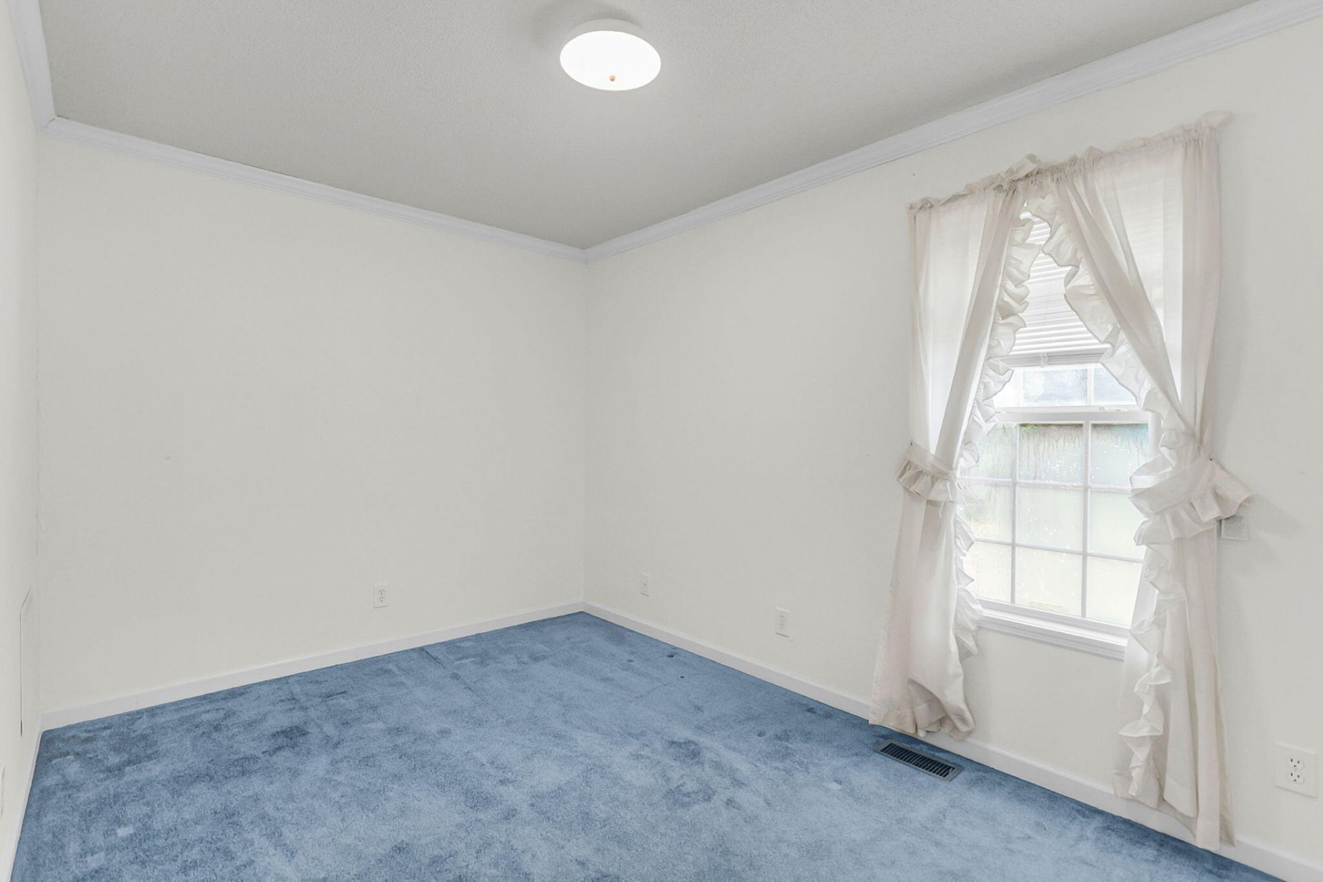 115 Decker Court Photo 17