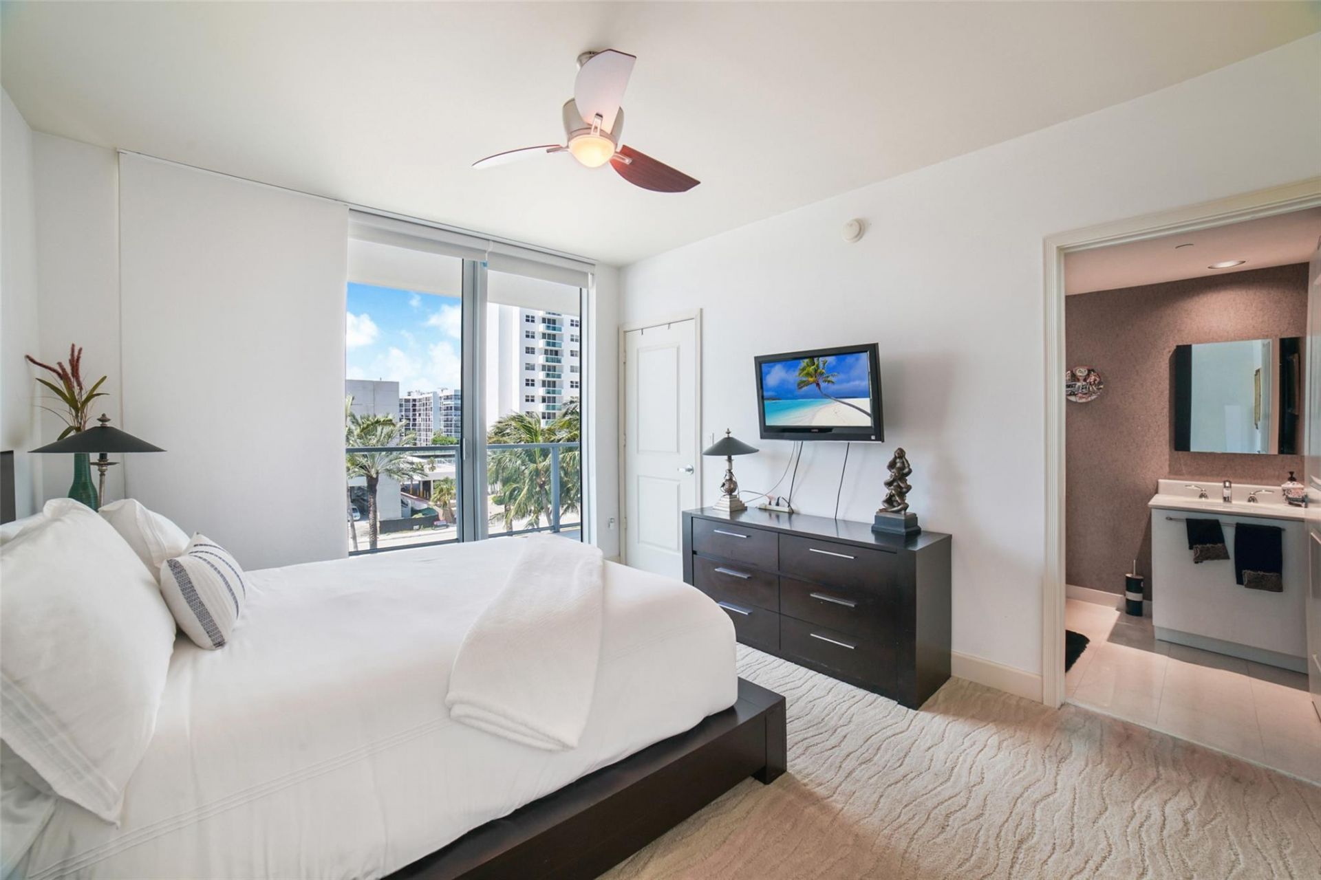 3101 S Ocean Drive, Unit 401, Hollywood, FL 33019 Photo