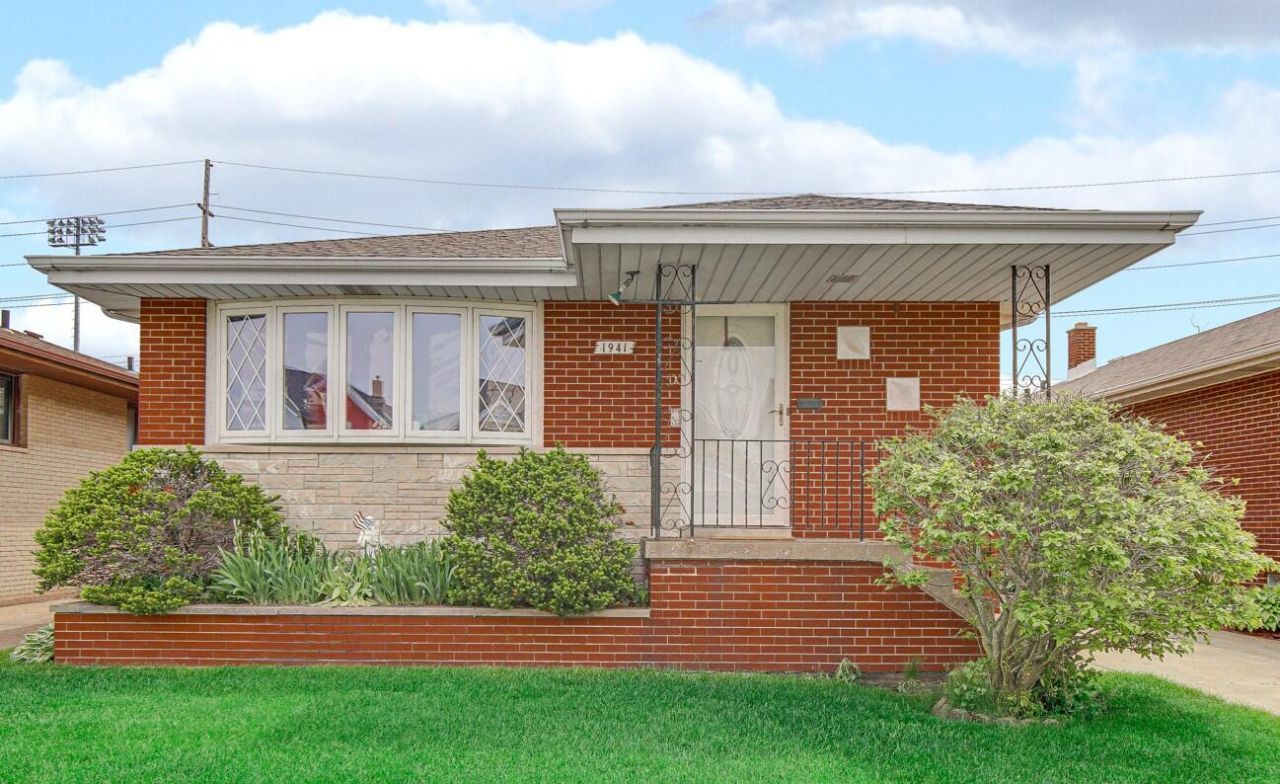 1941 Schrage Avenue, Whiting, IN 46394 Main Photo