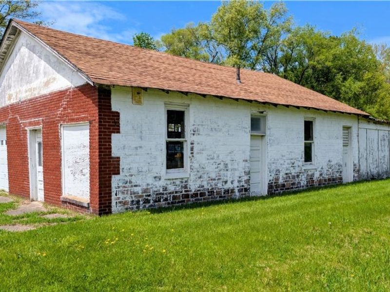 406 E Main Road, Conneaut, OH 44030 Photo 4