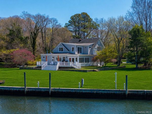 60 Union Avenue , Center Moriches, NY 11934
