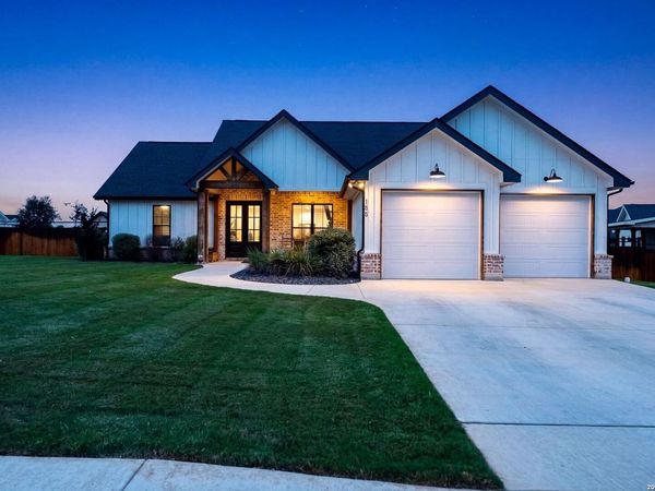 156 Woodbridge Dr, La Vernia, TX 78121