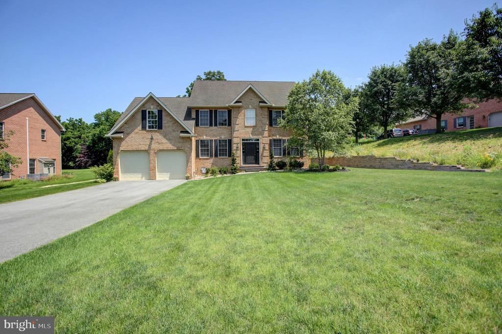 382 Moss Spring Avenue, Greencastle, PA 17225 Main Photo