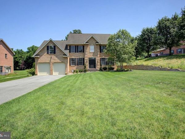 382 MOSS SPRING AVENUE, GREENCASTLE, PA 17225