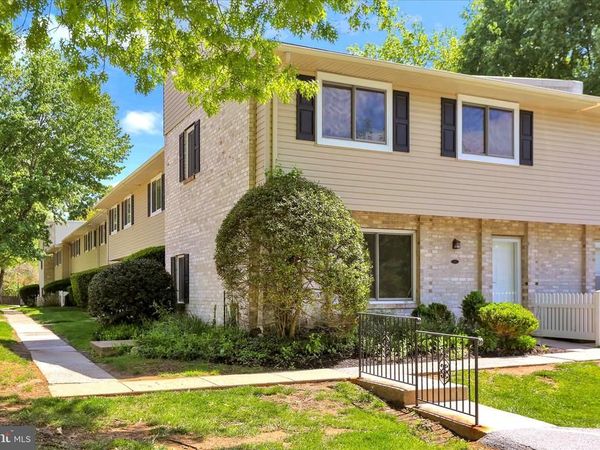 301 VILLAGE WALK, Unit 301, EXTON, PA 19341