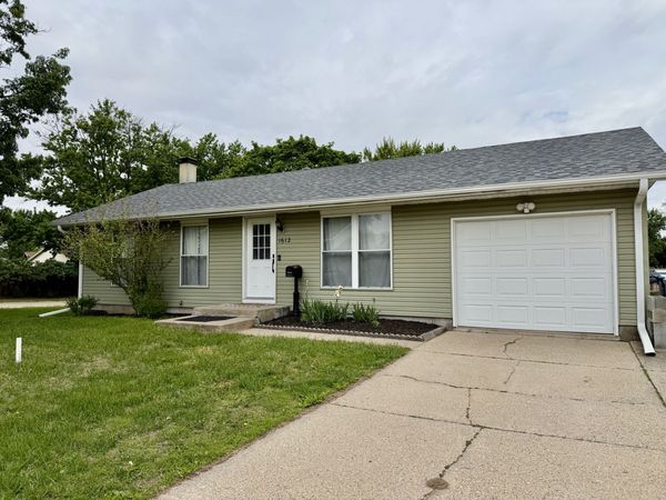 1612 Middle Road , Camanche, IA 52730