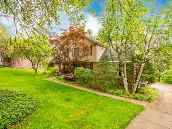 1693 Hathaway Ln, Pittsburgh, PA 15241