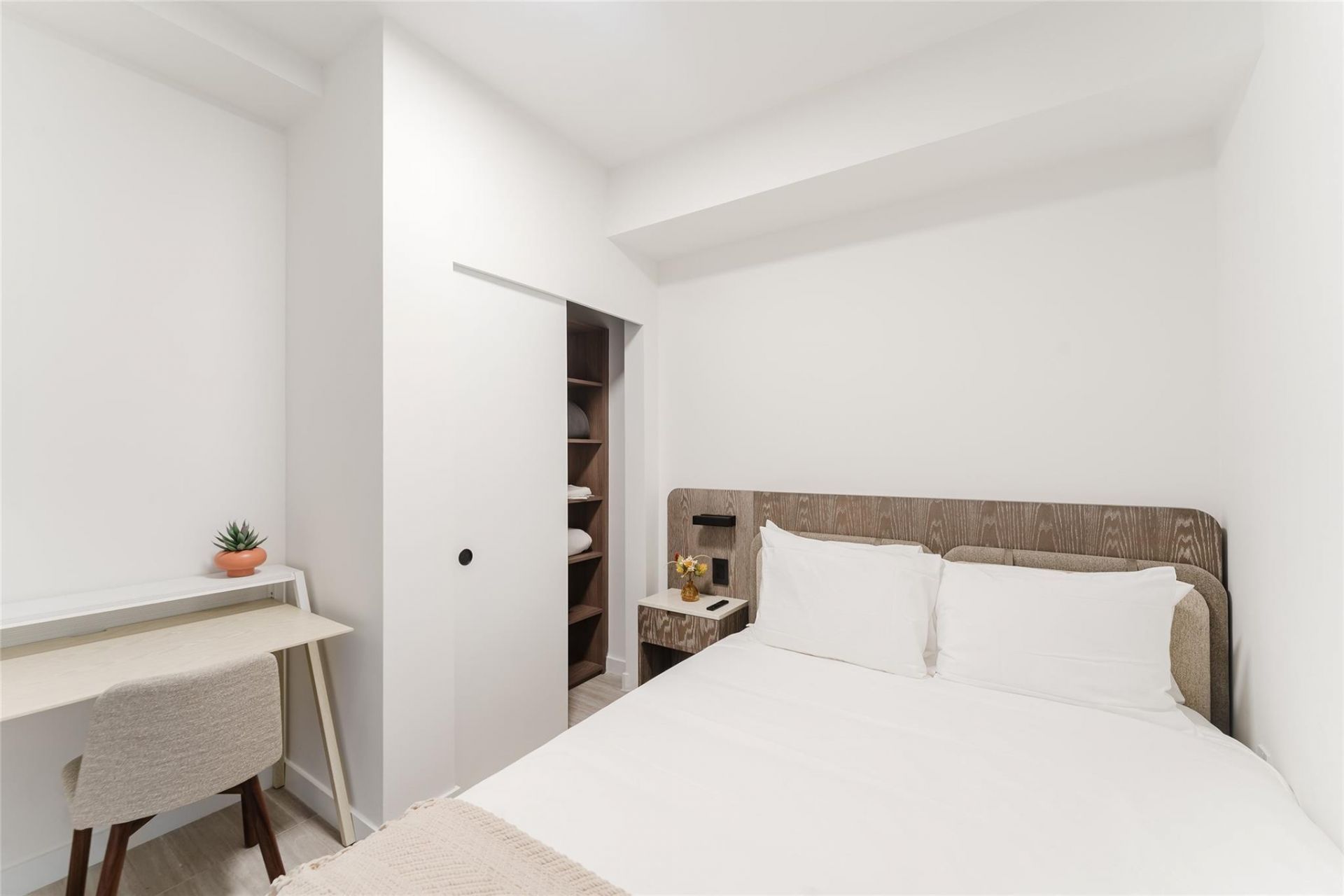 580 72nd Street, Unit 1413, Miami Beach, FL 33141 Photo