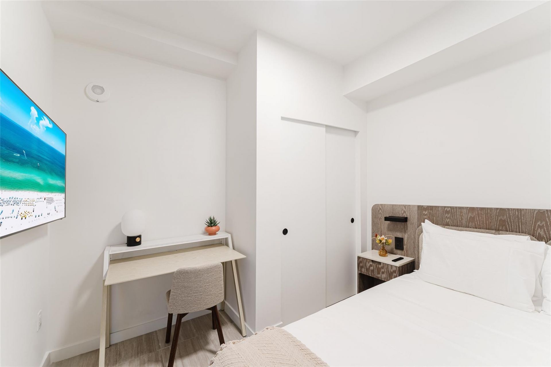 580 72nd Street, Unit 1413, Miami Beach, FL 33141 Photo