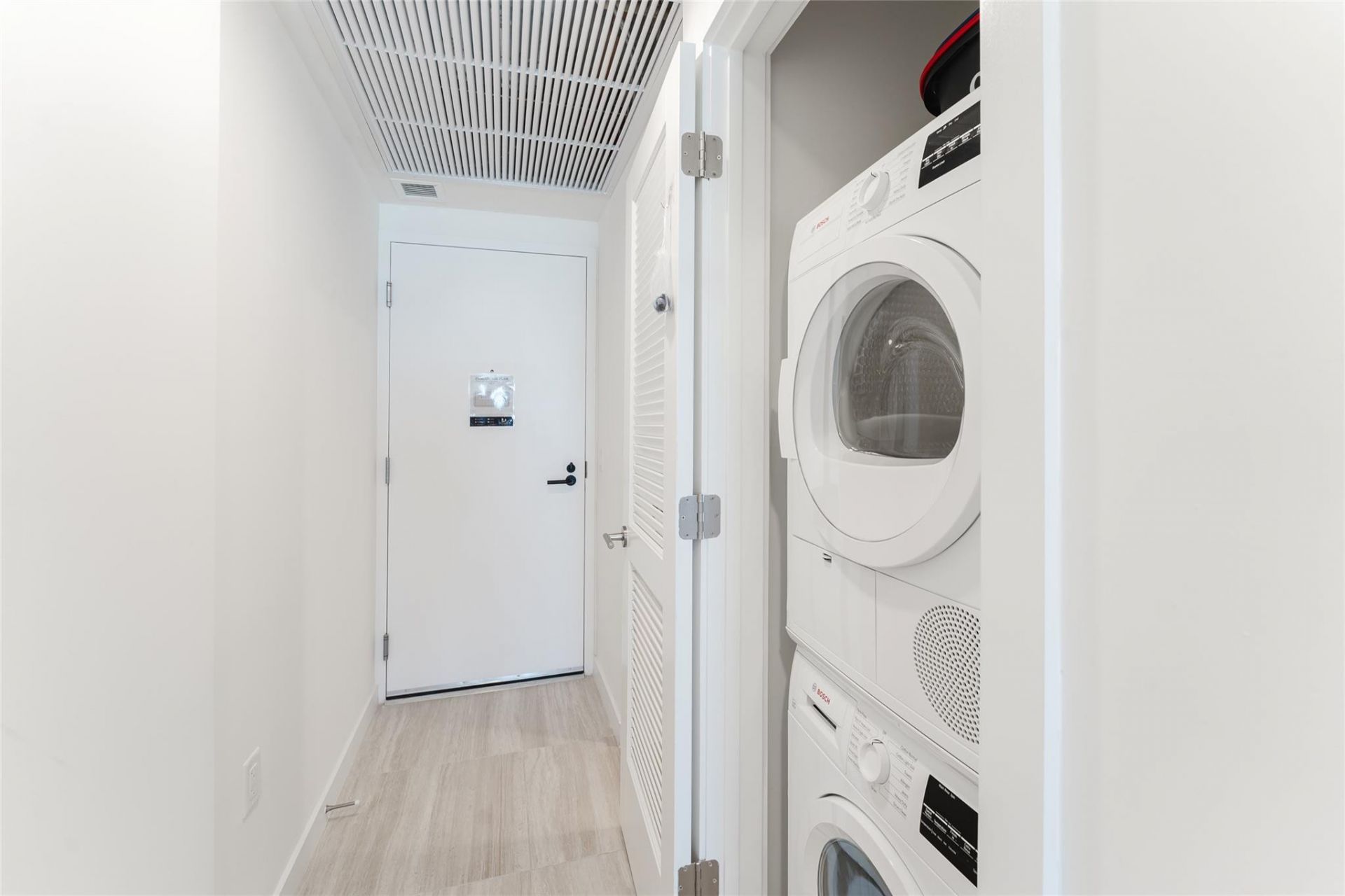 580 72nd Street, Unit 1413, Miami Beach, FL 33141 Photo