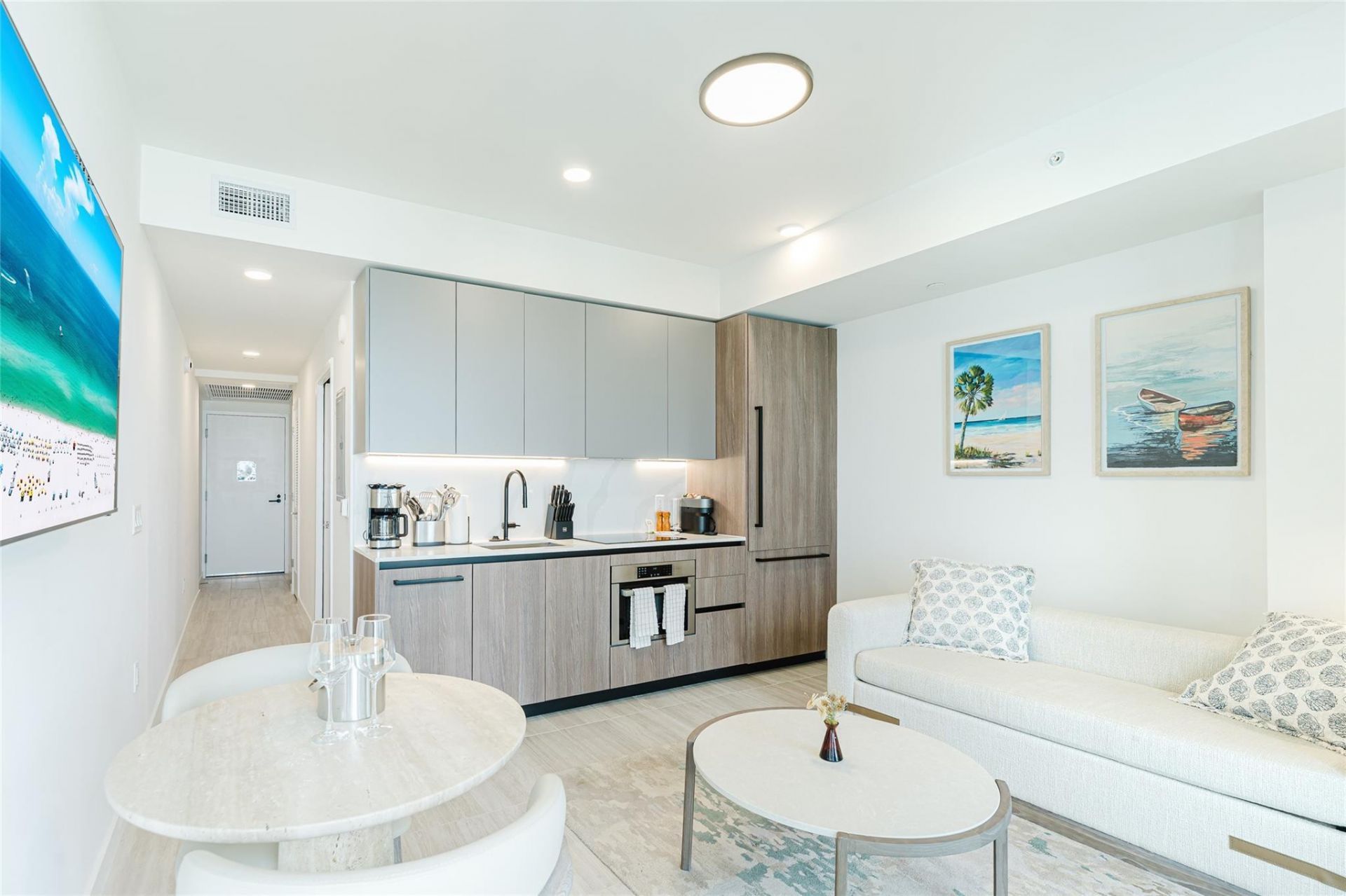 580 72nd Street, Unit 1413, Miami Beach, FL 33141 Photo