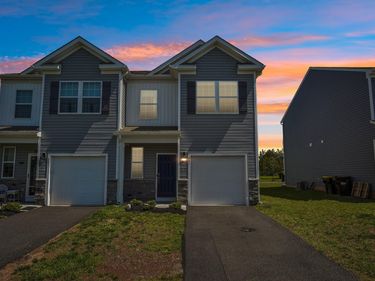 884 STILL WATERS LANE, PENNSBURG, PA 18073