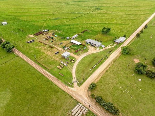 1010 County Road 382, Era, TX 76238