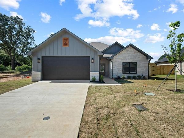 212 Central Park Court, Athens, TX 75751