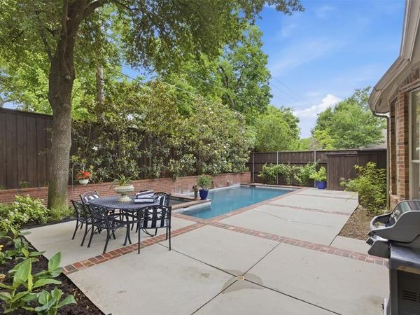 2218 Ash Grove Way, Dallas, TX 75228