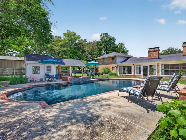 1411 Holly Street S, Waskom, TX 75692