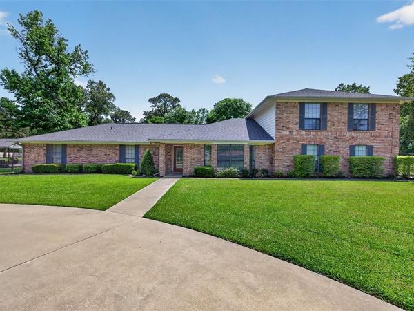 1411 Holly Street S, Waskom, TX 75692