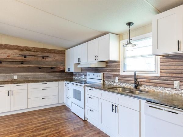 1107 Market Street, Tye, TX 79563