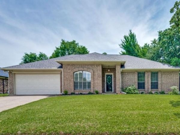 437 Heneretta Drive, Hurst, TX 76054