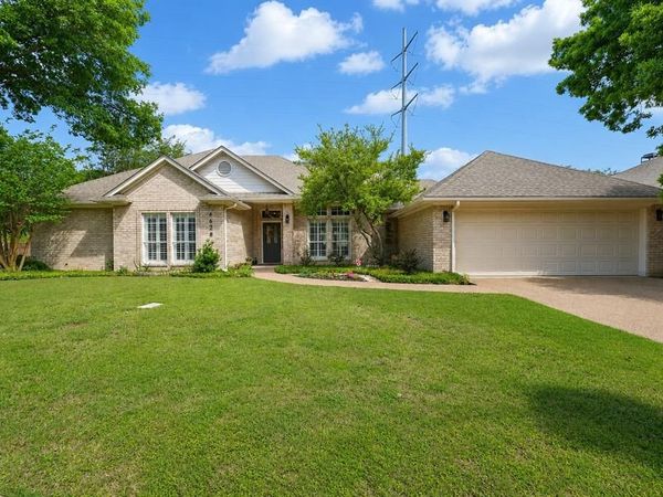 6628 Westmoor Lane, Benbrook, TX 76132