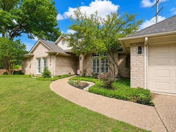 6628 Westmoor Lane, Benbrook, TX 76132