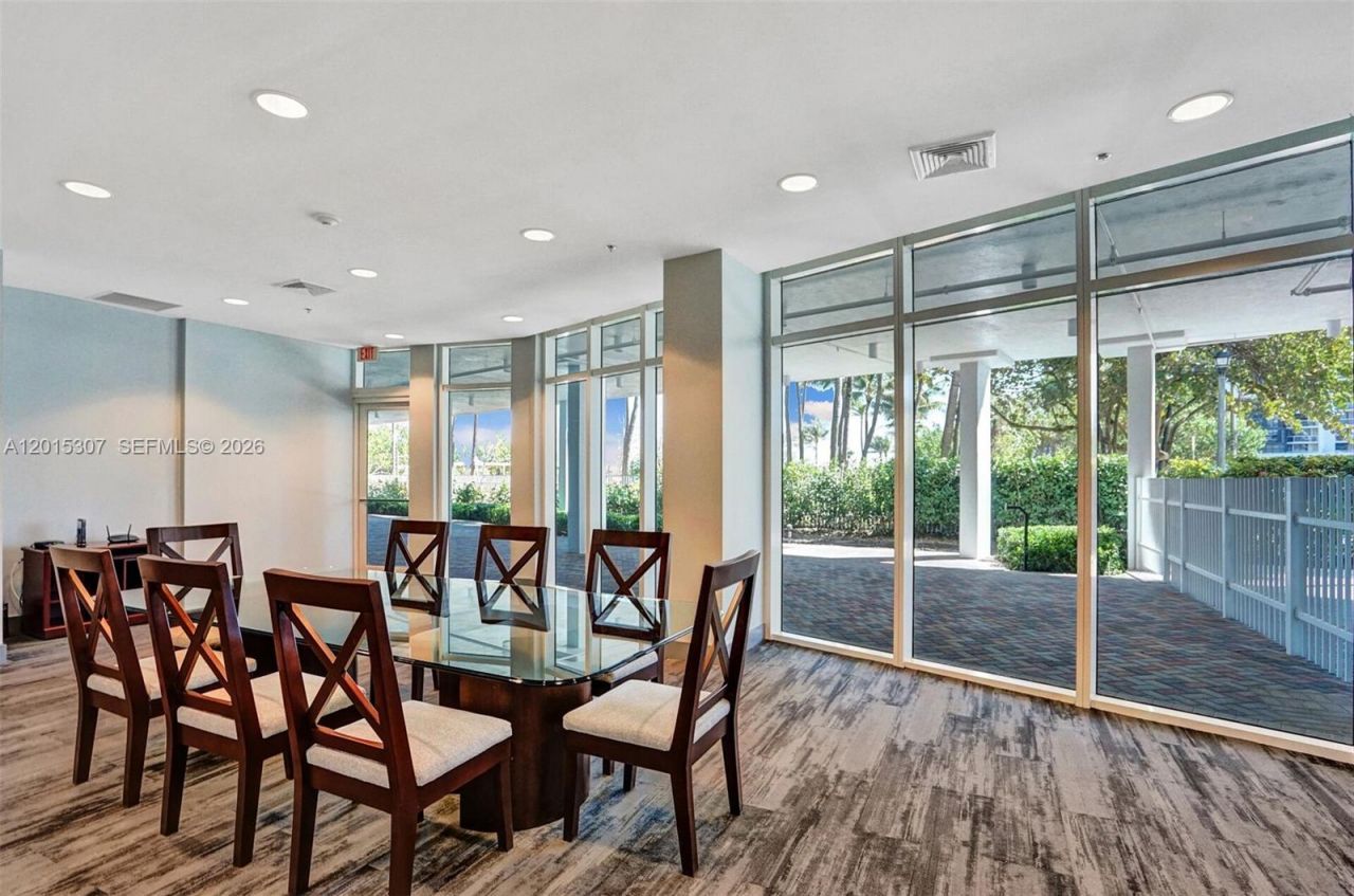 6515 Collins Ave , Unit 1107, Miami Beach, FL 33141 Photo