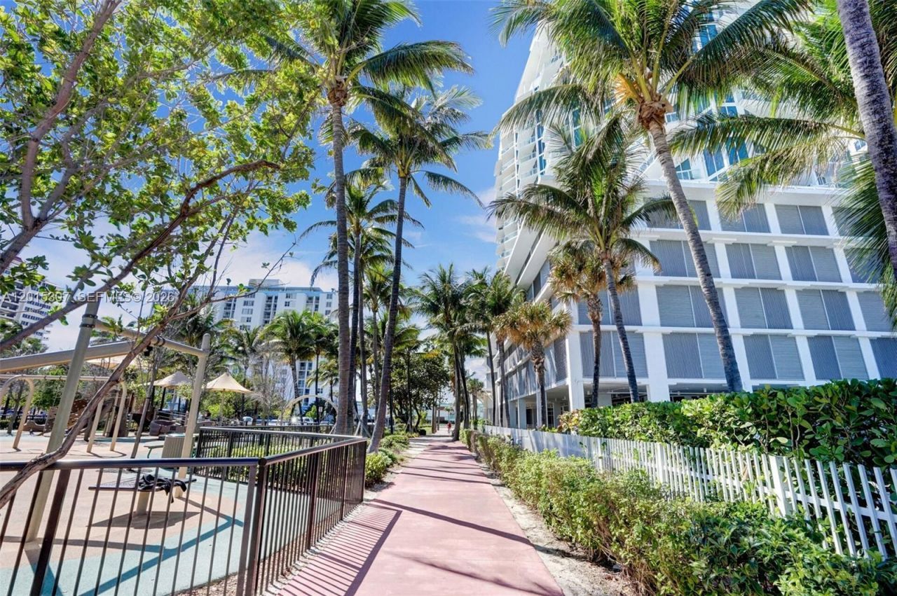 6515 Collins Ave , Unit 1107, Miami Beach, FL 33141 Photo