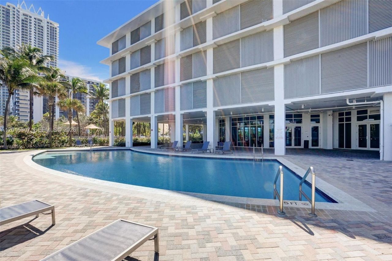 6515 Collins Ave , Unit 1107, Miami Beach, FL 33141 Photo