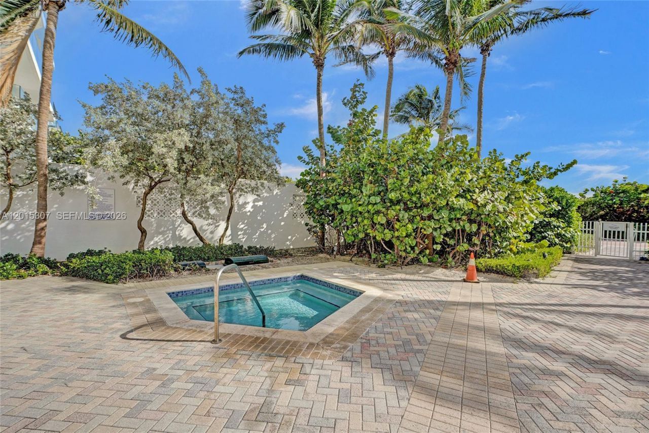6515 Collins Ave , Unit 1107, Miami Beach, FL 33141 Photo