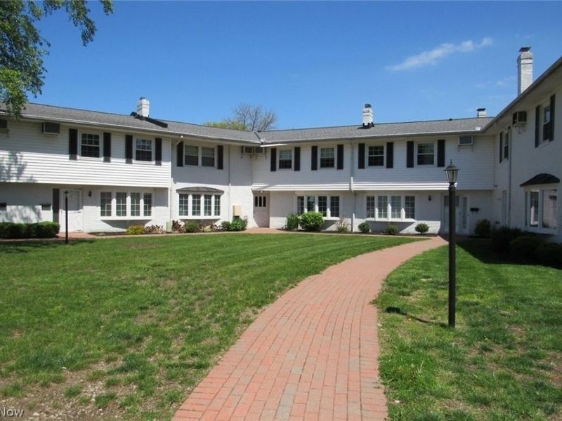 7 Meadowlawn Drive, Unit 19, Mentor, OH 44060 Photo 2