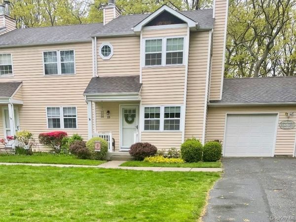 13 Rutledge Commons, Yaphank, NY 11980